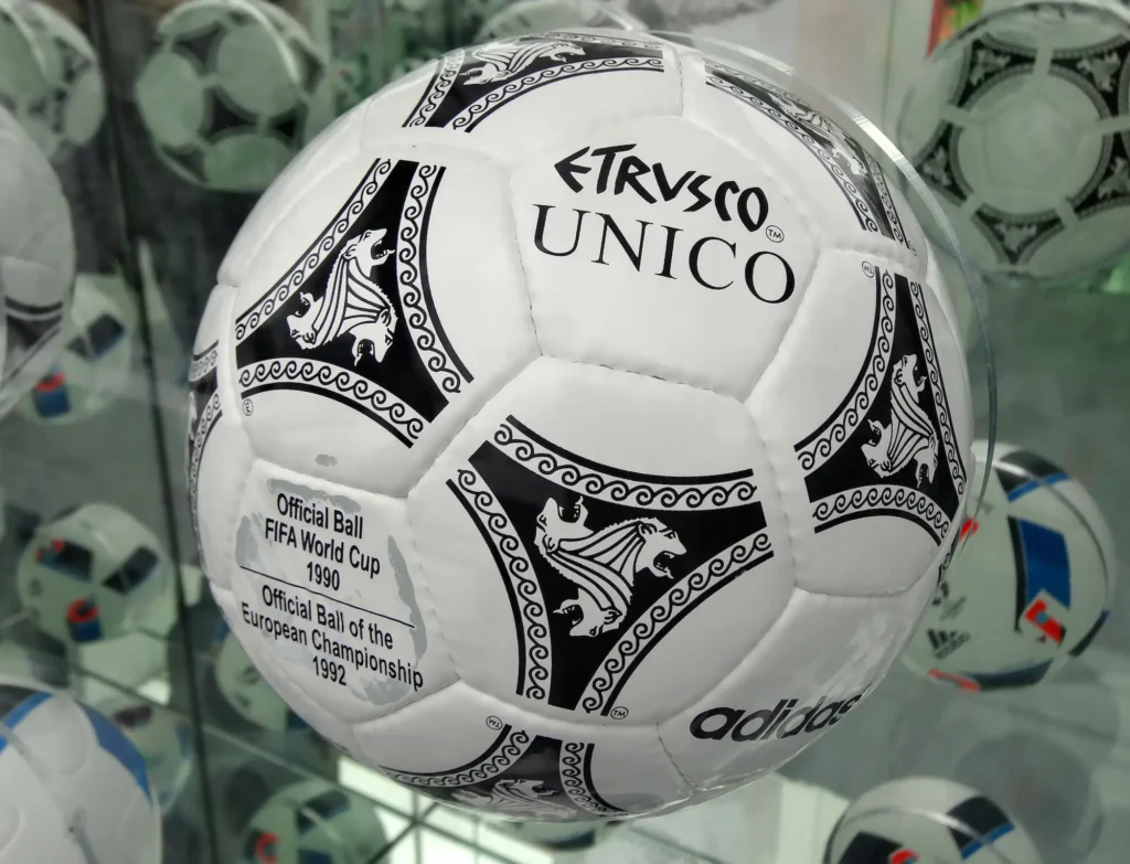 balón etrusco único adidas 1990
